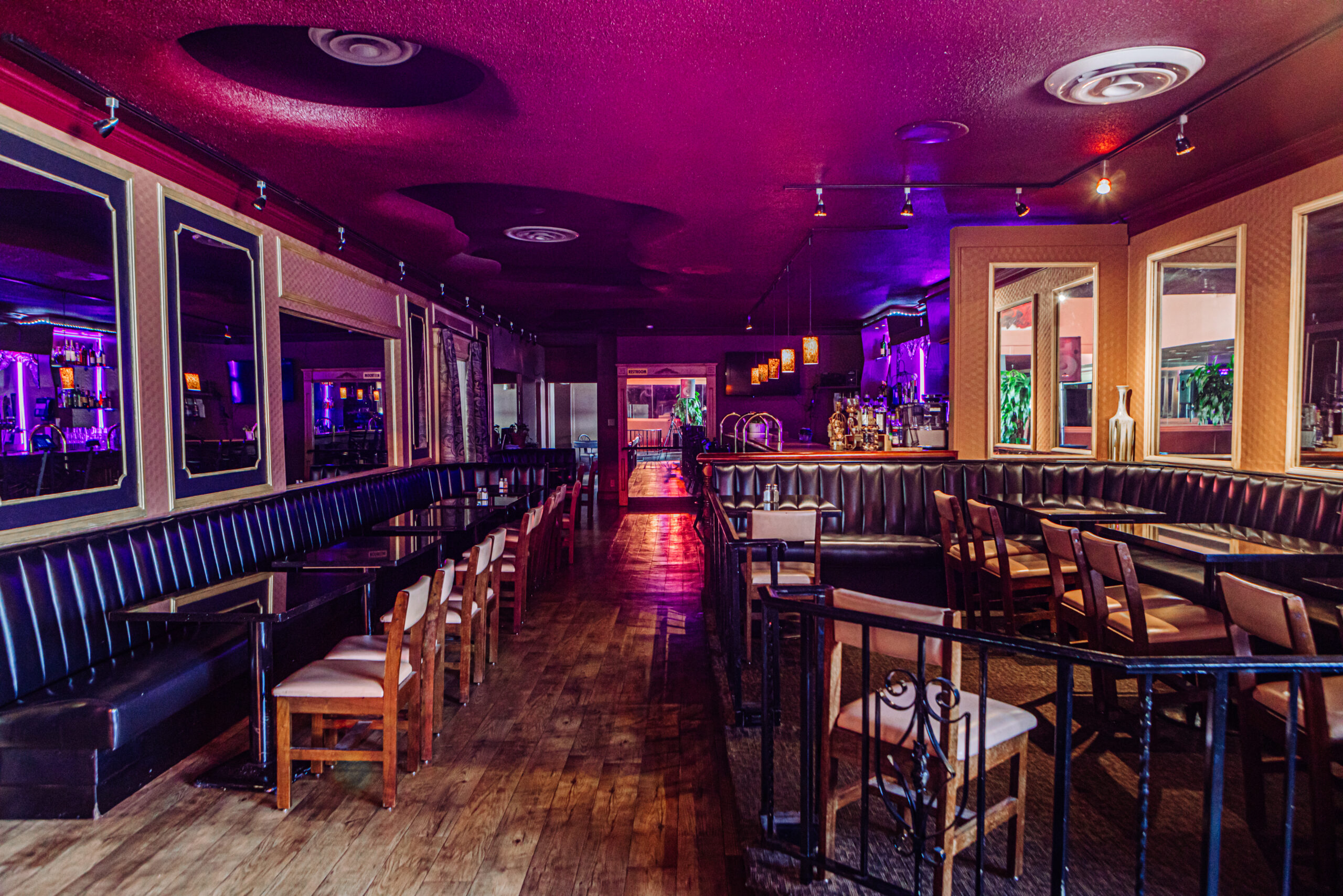 Gorat’s recently debuted new lighting in its bar area.